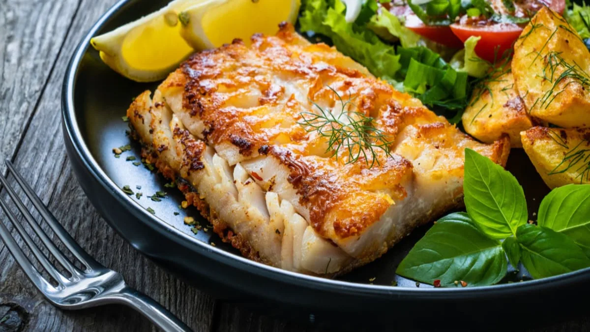 Ni salmón ni atún: el pescado repleto de omega-3, vitaminas y minerales que Harvard recomienda para cuidar el corazón